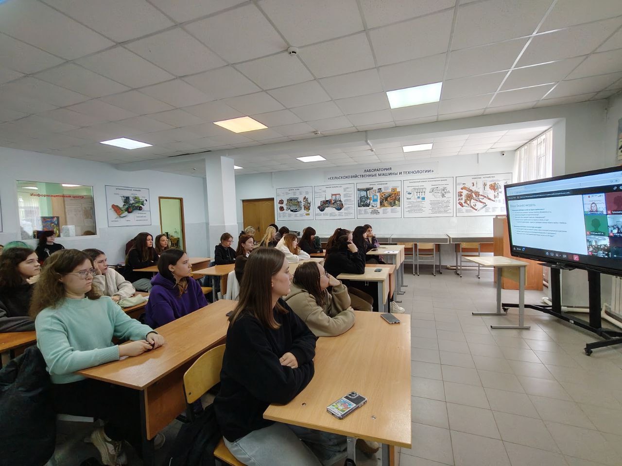 06 октября 2025г. студенты 3-4 курсов #ТСХК им. И.С. Ефанова приняли участие в вебинаре на тему "Фин...