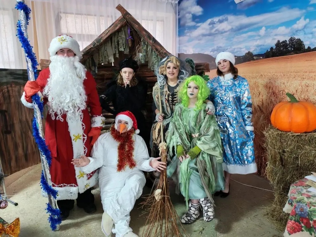 Всем добра ❤️ На связи медиацентр #ТСХК_Венев 🎁 Новогодний подарок от души: студенты поздравили наши...