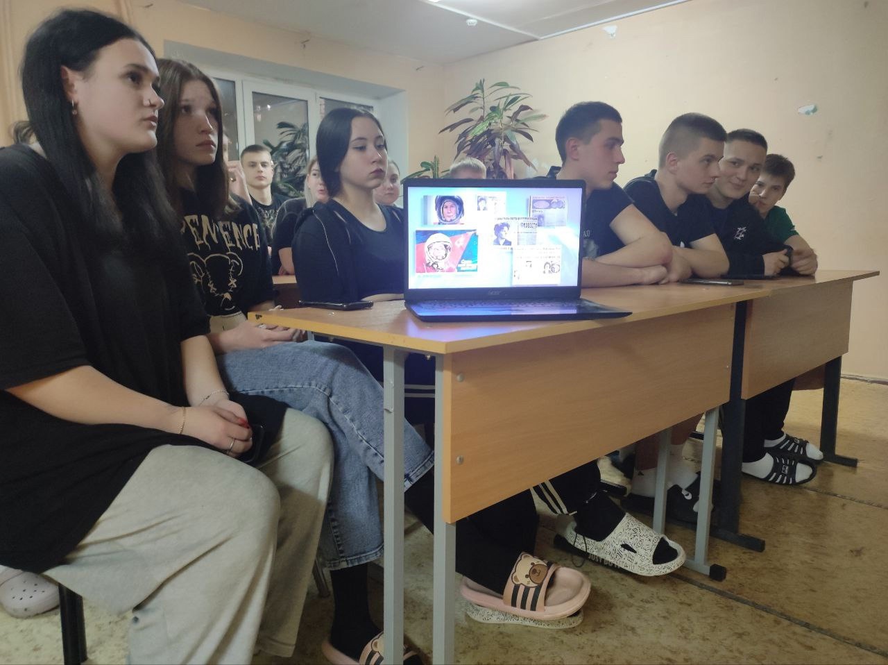 Воспитатели общежития Селезнева С.В., Картавая И.А. провели мероприятие, посвященное Дню космонавтик...