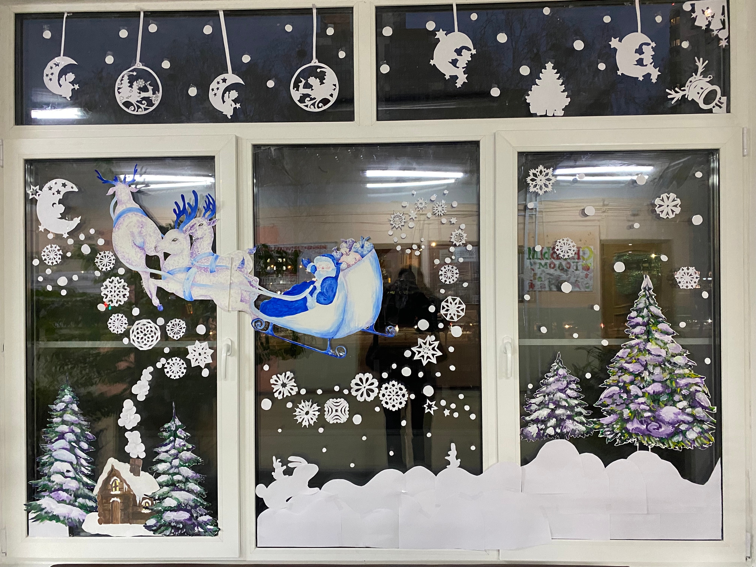 В честь Дня художника студенты #ТСХК украсили окна колледжа новогодними зимними композициями. Ребята...