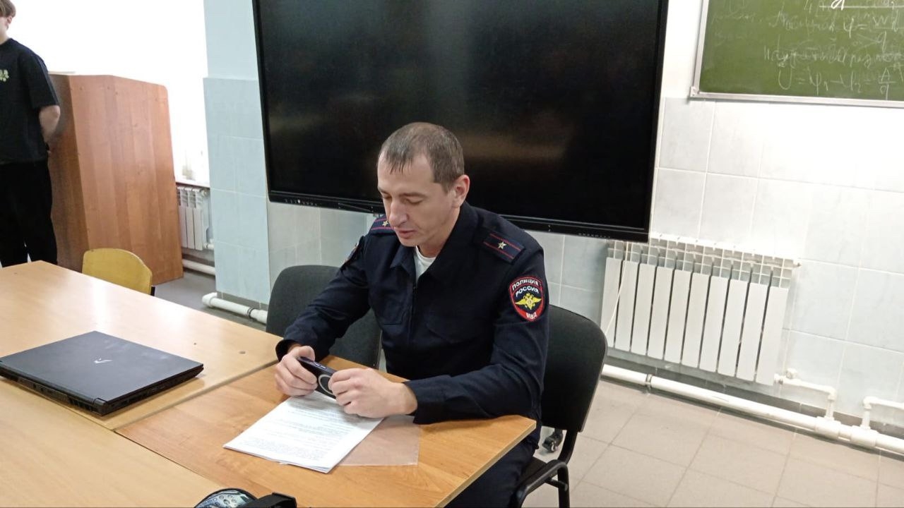 Профилактическую беседу «В дорожной безопасности - начни с себя!» провел заместитель начальника отде...