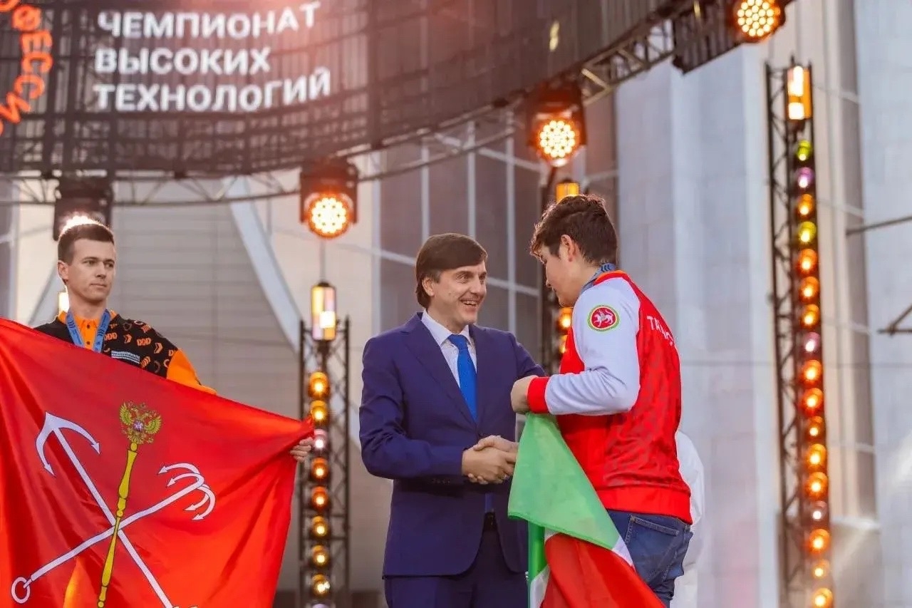 Сергей Кравцов поздравил студентов, педагогов и мастеров производственного обучения с Днем среднего ...