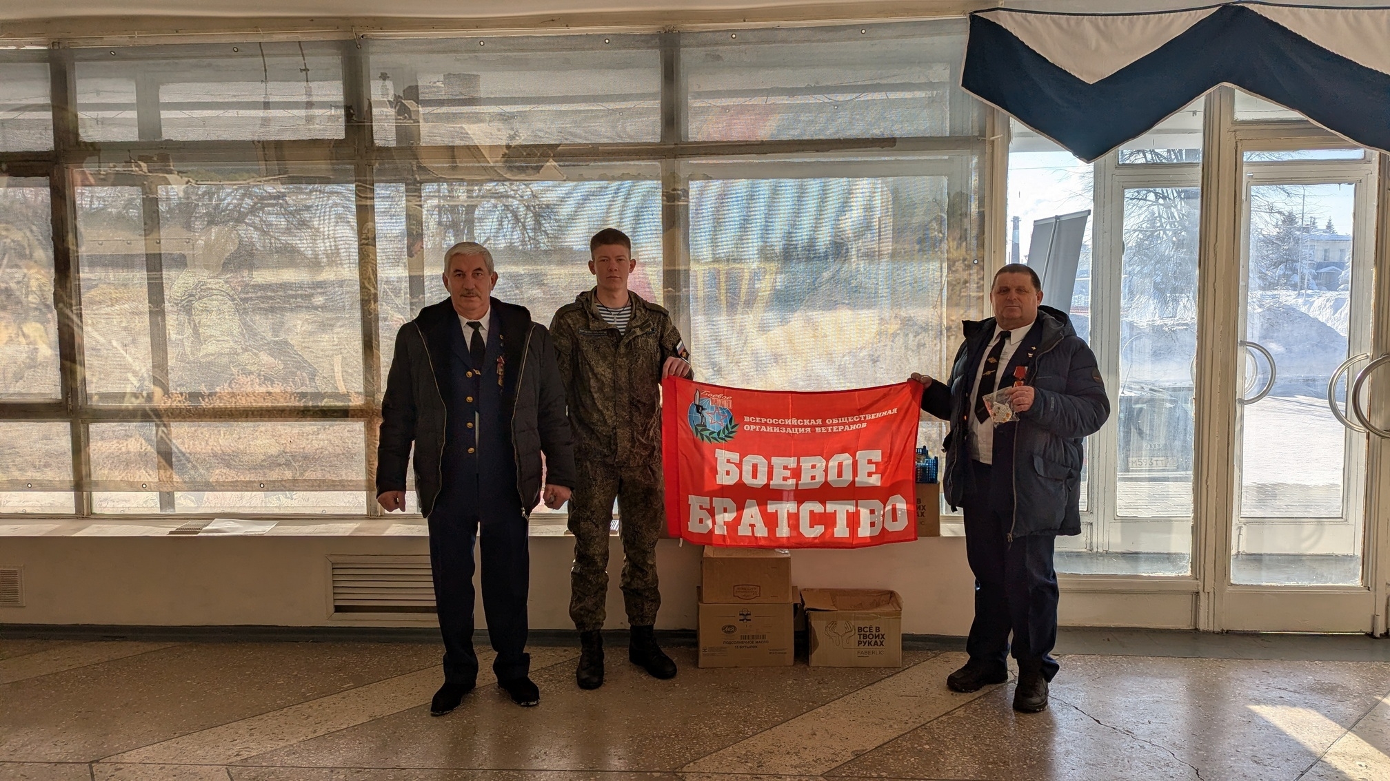 Новая партия окопных свечей согреет воинов-десантников 
27 января руководитель Центрального районног...